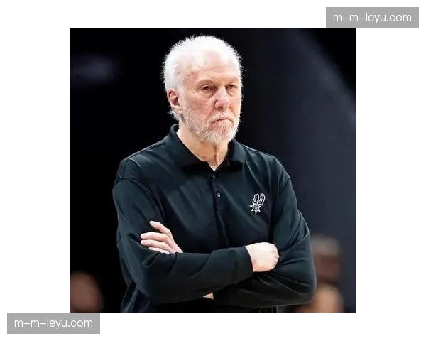 特写:传奇教练波波维奇在马刺队最后一个主场比赛后的致辞 特写:传奇教练波波维奇在马刺队最后一个主场比赛后的致辞